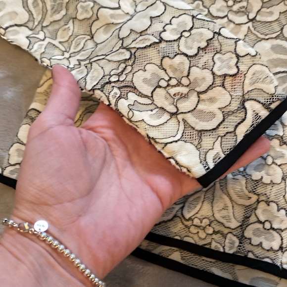 Aritzia⭐️Babaton Lace Blouse♥️ - Picture 5 of 10